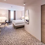 Savoy 4*